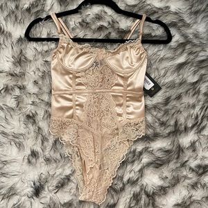 Satin & Lace Cupped Bodysuit in Champagne